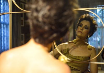 Giovanna Penido no ambiente de Beatriz Siqueira