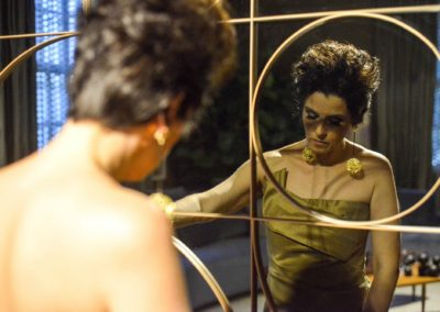 Giovanna Penido no ambiente de Beatriz Siqueira